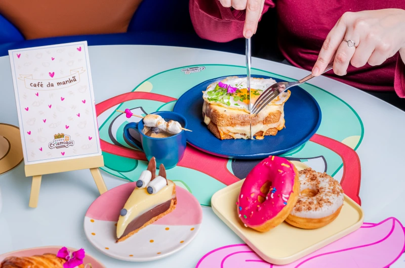 Café da Manhã com Personagens no Mundo Criamigos
