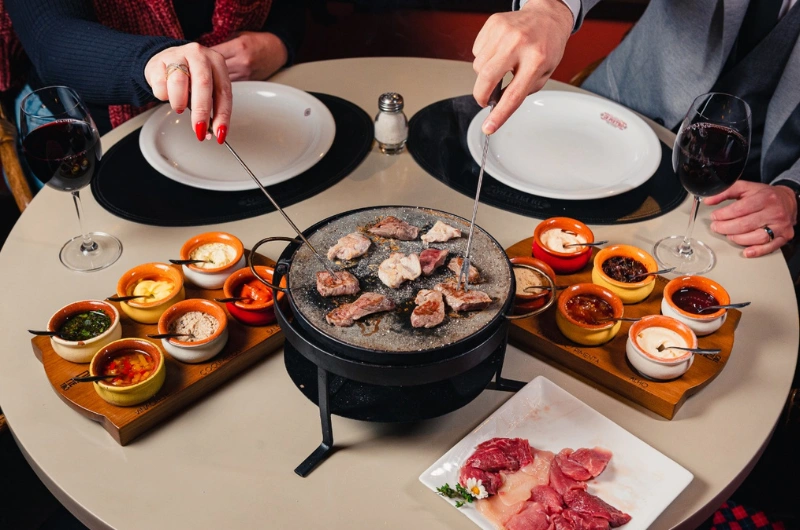 Noite Suíça — Sequência de Fondue Casa di Pietro